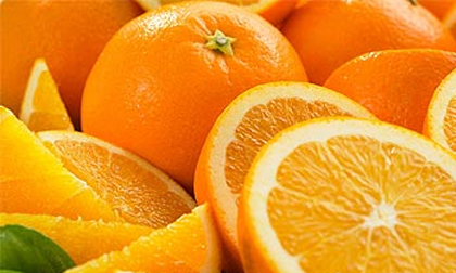 Trắng da đơn giản với trái cam