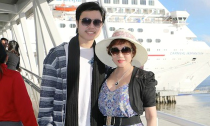 Vũ Hoàng Việt cùng người tình U60 đi du thuyền mừng sinh nhật tại Mỹ