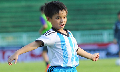 Con trai Tài Em trổ tài trên sân Long An