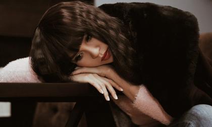 Châu Kha khi vui vẻ lúc trầm tư