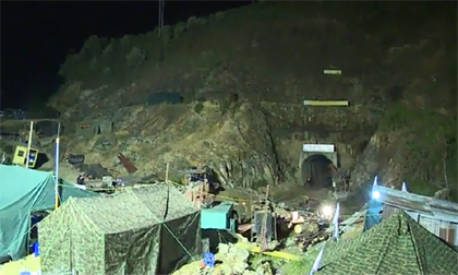 Lực lượng cứu hộ thức trắng đêm cứu 12 nạn nhân vụ sập hầm