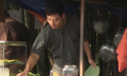 MC Phan Anh 'chuyển nghề' đi bán bánh xèo