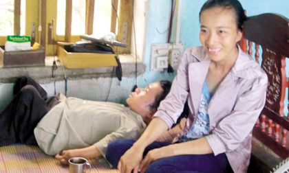 Kỳ tích tán vợ chỉ trong 3 ngày của chàng trai khiếm thị, bại liệt, cao 60cm