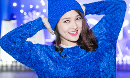 Bảo Anh quyến rũ xuống phố đón Giáng sinh