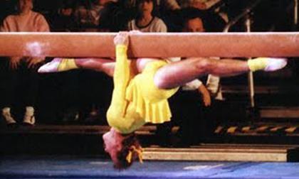 Ông vua làng thể dục dụng cụ với bài biểu diễn độc đáo