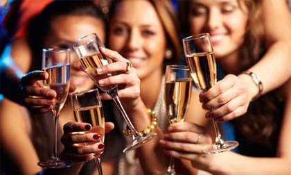 Cách uống rượu, bia ít gây hại sức khỏe trong kỳ nghỉ