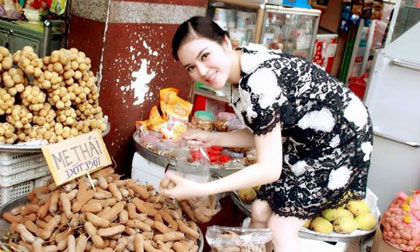 'Bắt gặp' Lý Nhã Kỳ xinh tươi và giản dị đi chợ