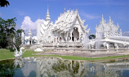 Những ngôi chùa long lanh giữa lòng Đông Nam Á  