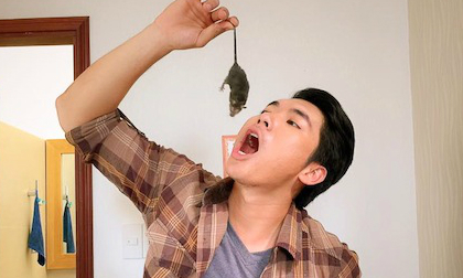 'Chết ngất' nhìn Trương Nam Thành 'nuốt' chuột sống