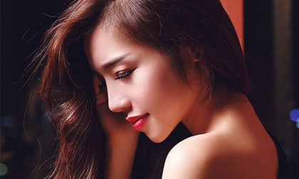 Elly Trần đón Giáng sinh với phong cách ma mị đầy quyến rũ