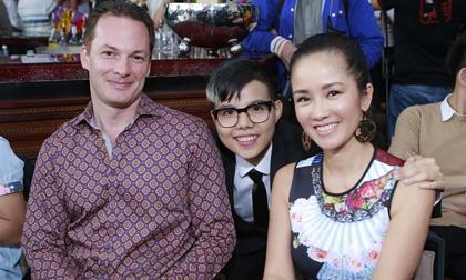 Vợ chồng Hồng Nhung 'trốn con' đến chúc mừng Vũ Cát Tường