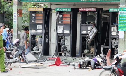 Nổ tung 4 trụ xăng ở miền Tây, 3 khách hàng bị thương