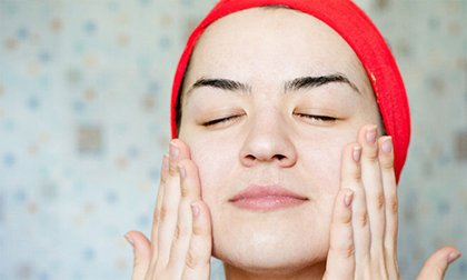 Chăm sóc da bằng mặt nạ đất sét thật đơn giản