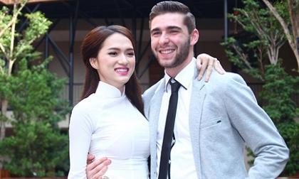 Hương Giang Idol khiêu vũ tình tứ với trai Tây trước mặt bạn trai