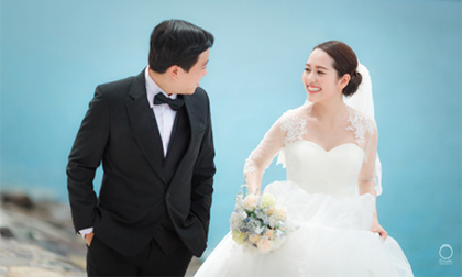 Chú rể bị thương vẫn liều ngâm nước chụp ảnh cưới