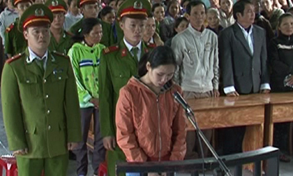 Sát hại chồng dã man chỉ vì... mất dép