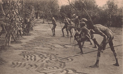 Rùng rợn bộ tộc coi... tro người chết là món khoái khẩu