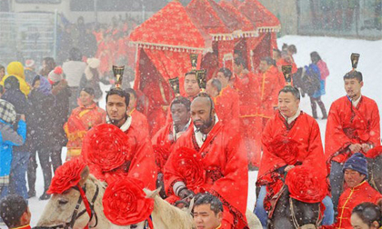 99 cặp đôi làm đám cưới dưới trời tuyết rơi -3 độ C