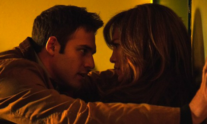 Jennifer Lopez trở lại màn bạc trong cuộc tình rắc rối với 'phi công trẻ'