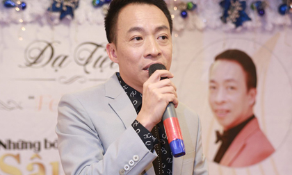 Danh ca Việt Hoàn đầy sâu lắng trong đêm nhạc riêng