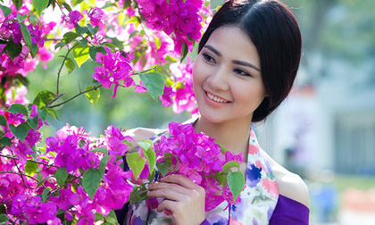 Trần Thị Quỳnh nền nã áo dài đón xuân