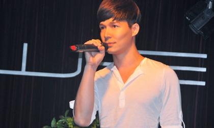 Nathan Lee tất bận chạy show kiếm tiền sau kì nghỉ dưỡng