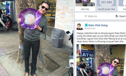 Đàm Vĩnh Hưng tạo dáng với hoa lạ trong ngày Valentine