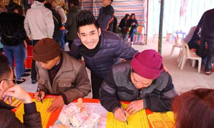 Bắt gặp Quang Hà đi trẩy hội chùa Hương