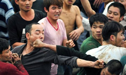 Thêm những hình ảnh ngứa mắt, bực mình ở lễ hội, đền chùa năm 2014