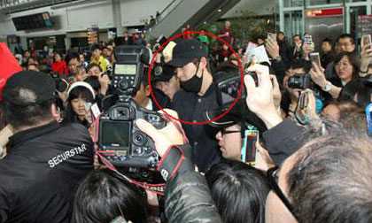 Mỹ nam "The Heirs" Kim Woo Bin khiến sân bay Hồng Kông tắc nghẽn