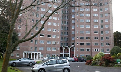 Cha mẹ tự tử vì không muốn trở thành gánh nặng cho con