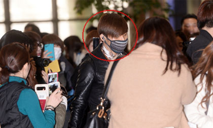 Fans chen lấn hỗn loạn để chụp hình Big Bang ở sân bay