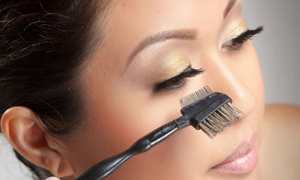 Bí quyết chăm sóc hàng mi đẹp tự nhiên