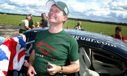 Người đàn ông mù giữ 3 kỷ lục thế giới về đua xe