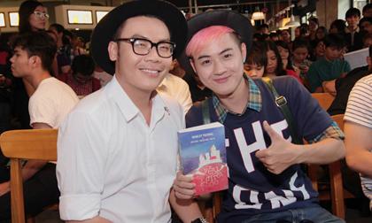 Thanh Duy idol nhí nhảnh đi mua sách ủng hộ Hamlet Trương