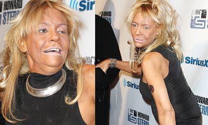 Sao già khoe nhan sắc như... khỉ đột trên thảm đỏ