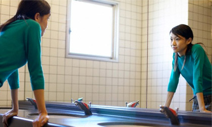 Câu chuyện bi hài xung quanh WC công sở