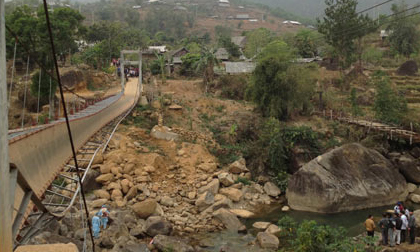 Sập cầu khi đưa ma khiến 7 người chết ở Lai Châu