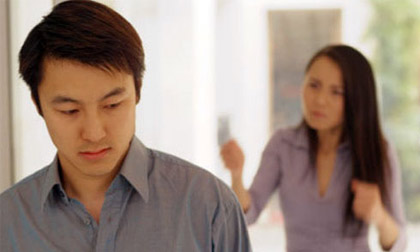 “Tôi đuổi cô đấy, lấy vợ nữa là chuyện quá đơn giản với thằng này”