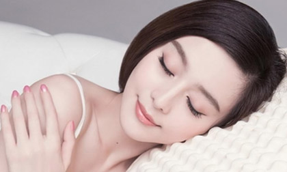 Những thói quen “vô tình” khiến da nổi mụn bạn không hề hay biết