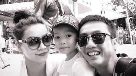 Cường đô la khoe ảnh cả nhà hạnh phúc đi xuất ngoại chơi Tết