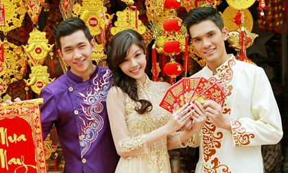 "Tình cũ" hotboy Huỳnh Anh "hẹn hò" dàn trai đẹp đi chơi tết