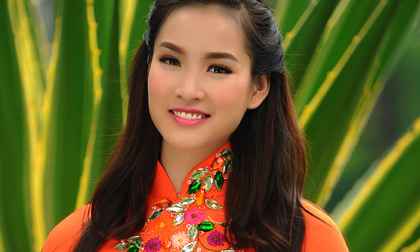 Vương Thu Phương đẹp như "nàng xuân" khoe sắc