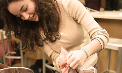 Đàn bà hy sinh vì chồng con là dại dột?