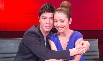 Nathan Lee hớn hở ôm "chặt cứng" Jennifer Phạm