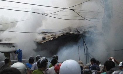 Phú Yên: Cháy chợ, hai gian hàng bị thiêu rụi