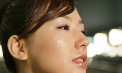 Ứa nước mắt vì bị mẹ chồng giành hết phần chăm con