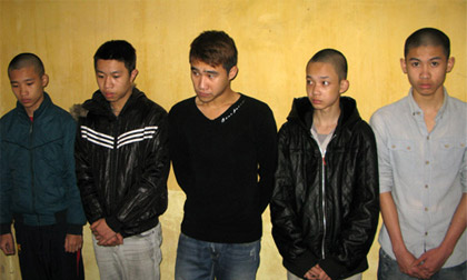 Nhóm teen chuyên cướp các cặp tình nhân tại khu vực hồ Tây