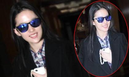 Lưu Diệc Phi đã chịu cười sau khi bị chê "chảnh"