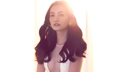 Trúc Diễm khoe khoảng hở mênh mông